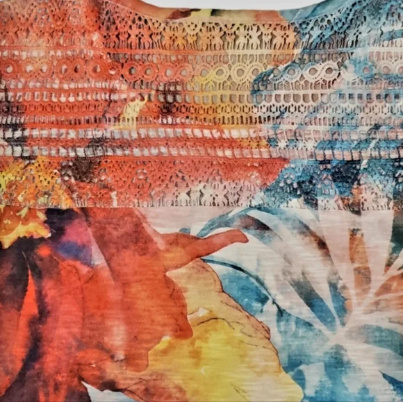 Time and Tru Floral Watercolor Tie-Hem Top in Blue, Red, Yellow - Picture 5 of 6